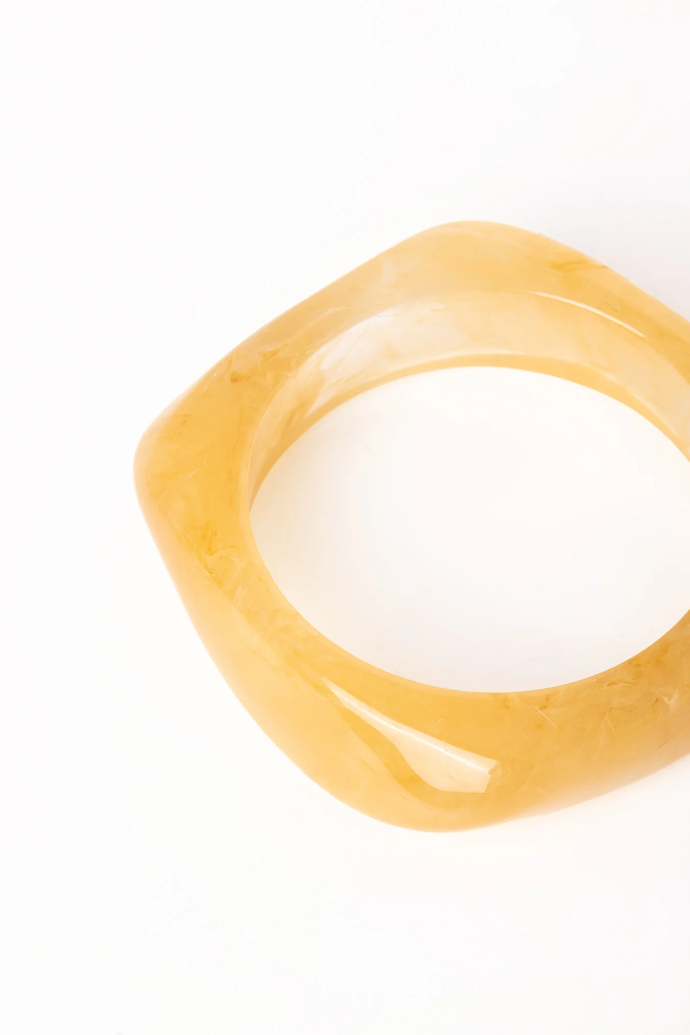 Brazalete Regina Beige - Image 3